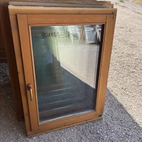 90x121 bontott egyszárnyú fa ablak