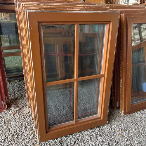 88x134 bontott egyszárnyú fa ablak