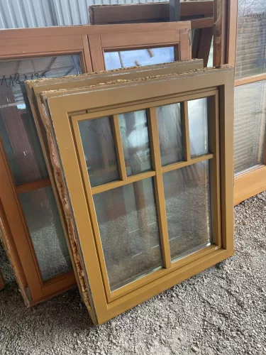 98x115 bontott egyszárnyú fa ablak