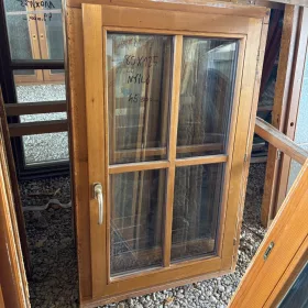 80x125 bontott egyszárnyú fa ablak