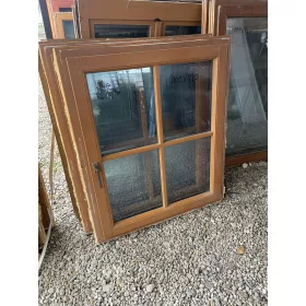 102x120 bontott egyszárnyú fa ablak